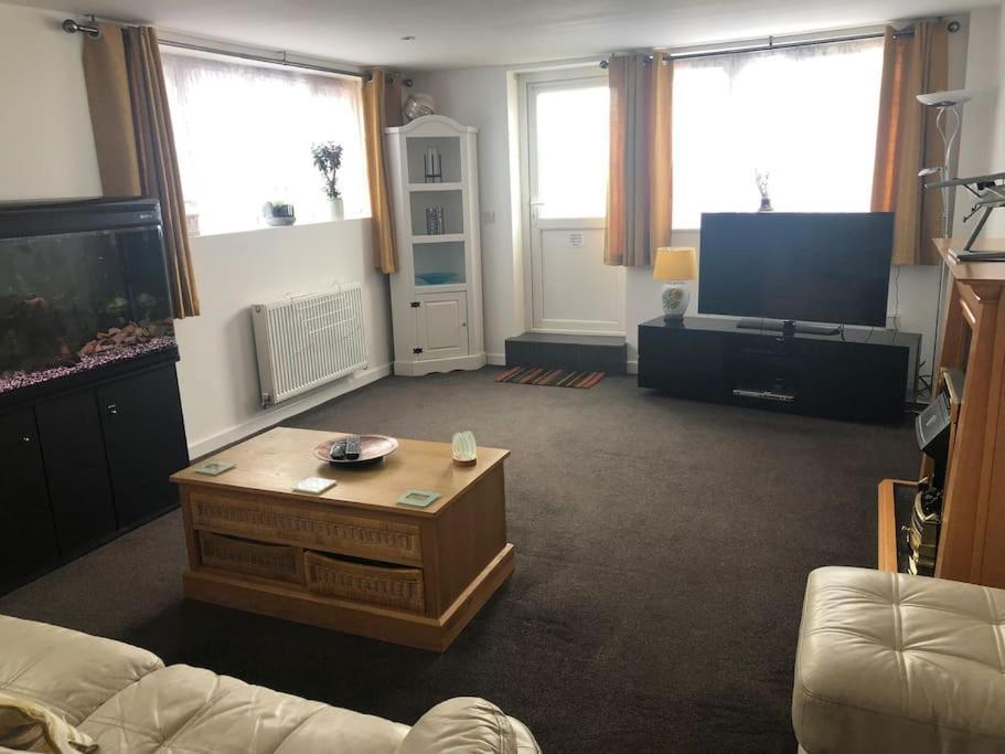The Old Laundry Apartment Rye Bagian luar foto
